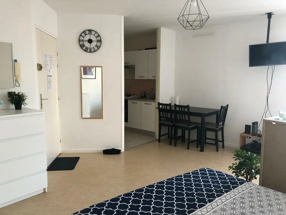 Woezon Na Mi Apartment Lyon France