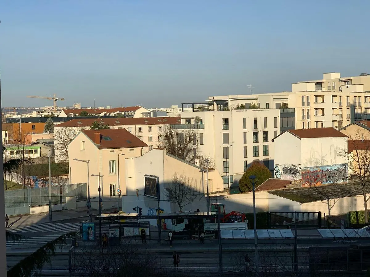 Woezon Na Mi Apartment Lyon France